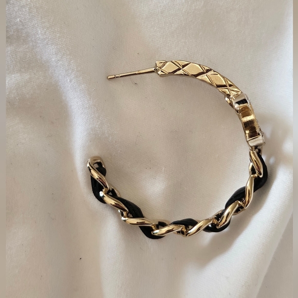 Brand new 2023 authentic Chanel cc hoops earrings with crystal & leather - Picture 6 of 17
